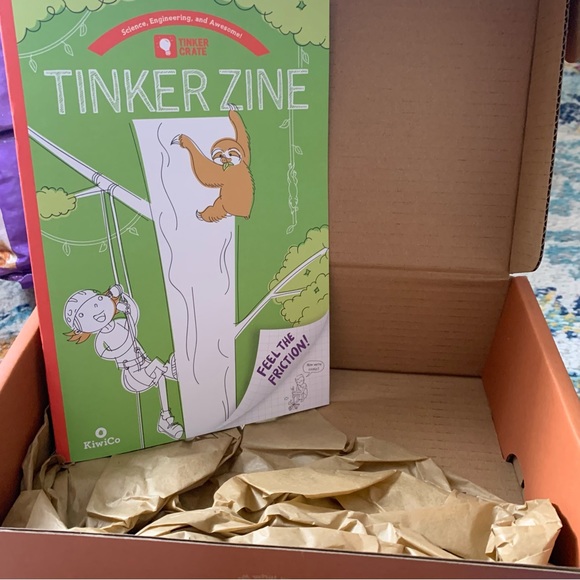 Kiwi Crate Activity Box String Climber Animals - Picture 5 of 6